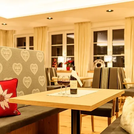 Haus Berktold: 4-star Family Wellness Retreat Homestay Oberstdorf