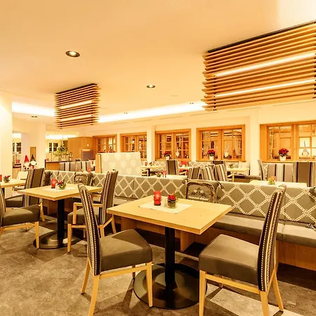 Haus Berktold: 4-star Family Wellness Retreat Homestay Oberstdorf