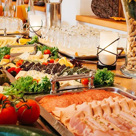 Homestay Haus Berktold: 4-star Family Wellness Retreat 3*
